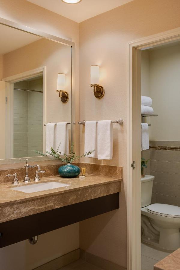 Corner Studio Suite at Ayres Hotel Fountain Valley - Huntington Beach