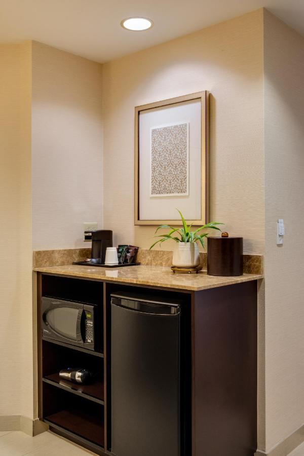 Corner Studio Suite at Ayres Hotel Fountain Valley - Huntington Beach