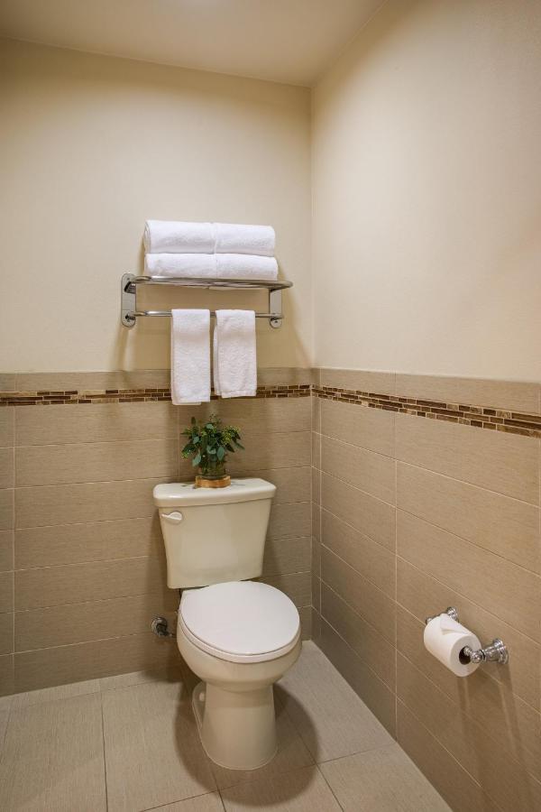 Corner Studio Suite at Ayres Hotel Fountain Valley - Huntington Beach