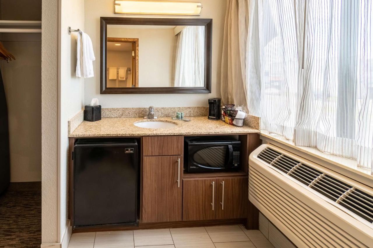 Corner Queen Room with Two Queen Beds at Best Western Bridgeview Hotel