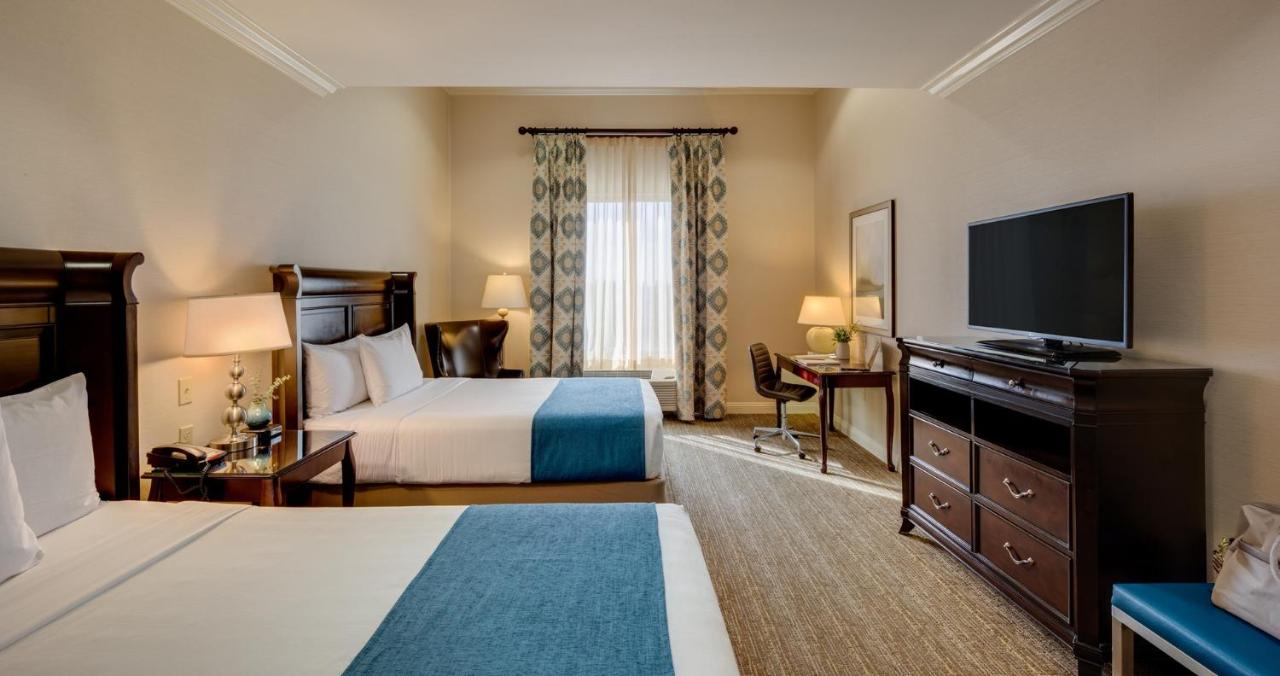 Queen Studio Suite at Ayres Hotel Fountain Valley - Huntington Beach