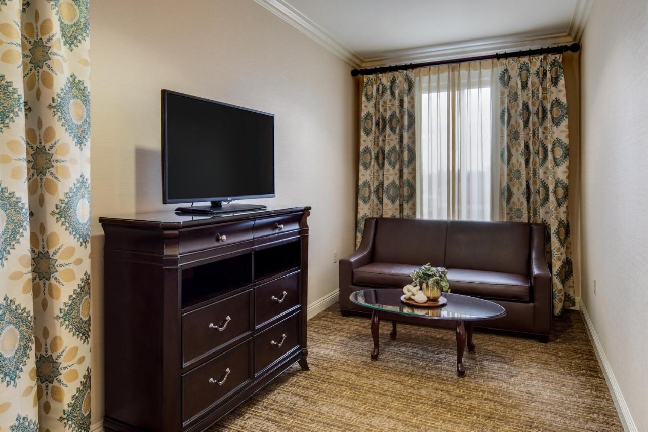 Corner Studio Suite at Ayres Hotel Fountain Valley - Huntington Beach