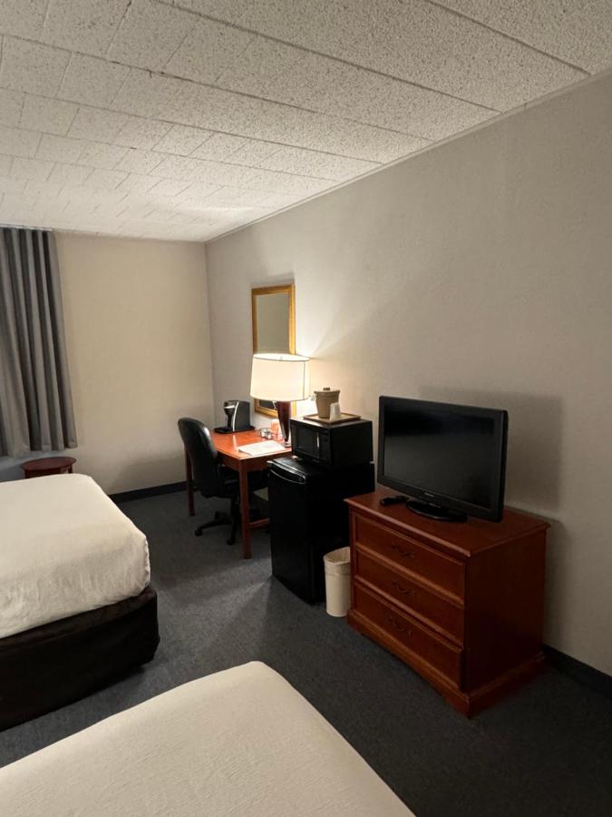 Queen Room - Disability Access/Non-Smoking at Clarion Inn Frederick Event Center