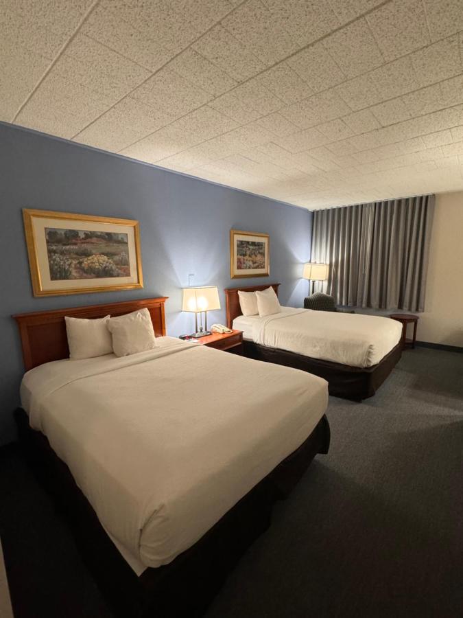 Queen Room - Disability Access/Non-Smoking at Clarion Inn Frederick Event Center