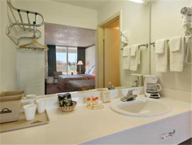 Double Room with Two Double Beds - Smoking at Days Inn by Wyndham Dickson