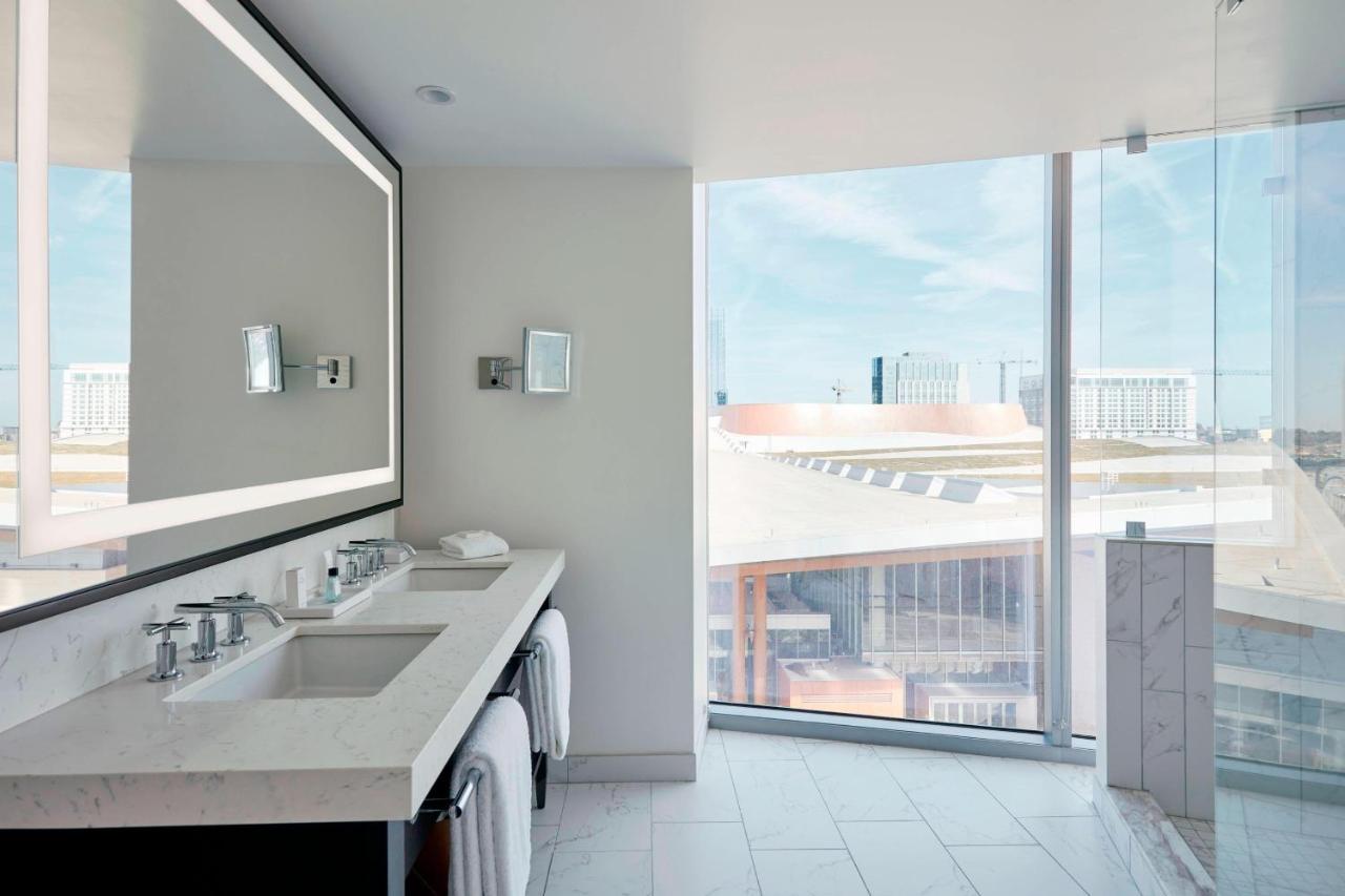 Deluxe Corner King Room at JW Marriott Nashville