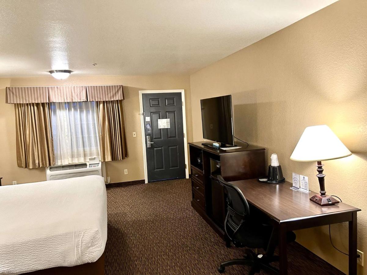| Best Western Country Inn