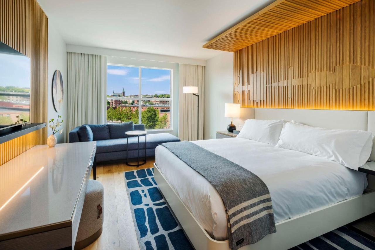 Deluxe King Room at Canopy by Hilton Portland Waterfront