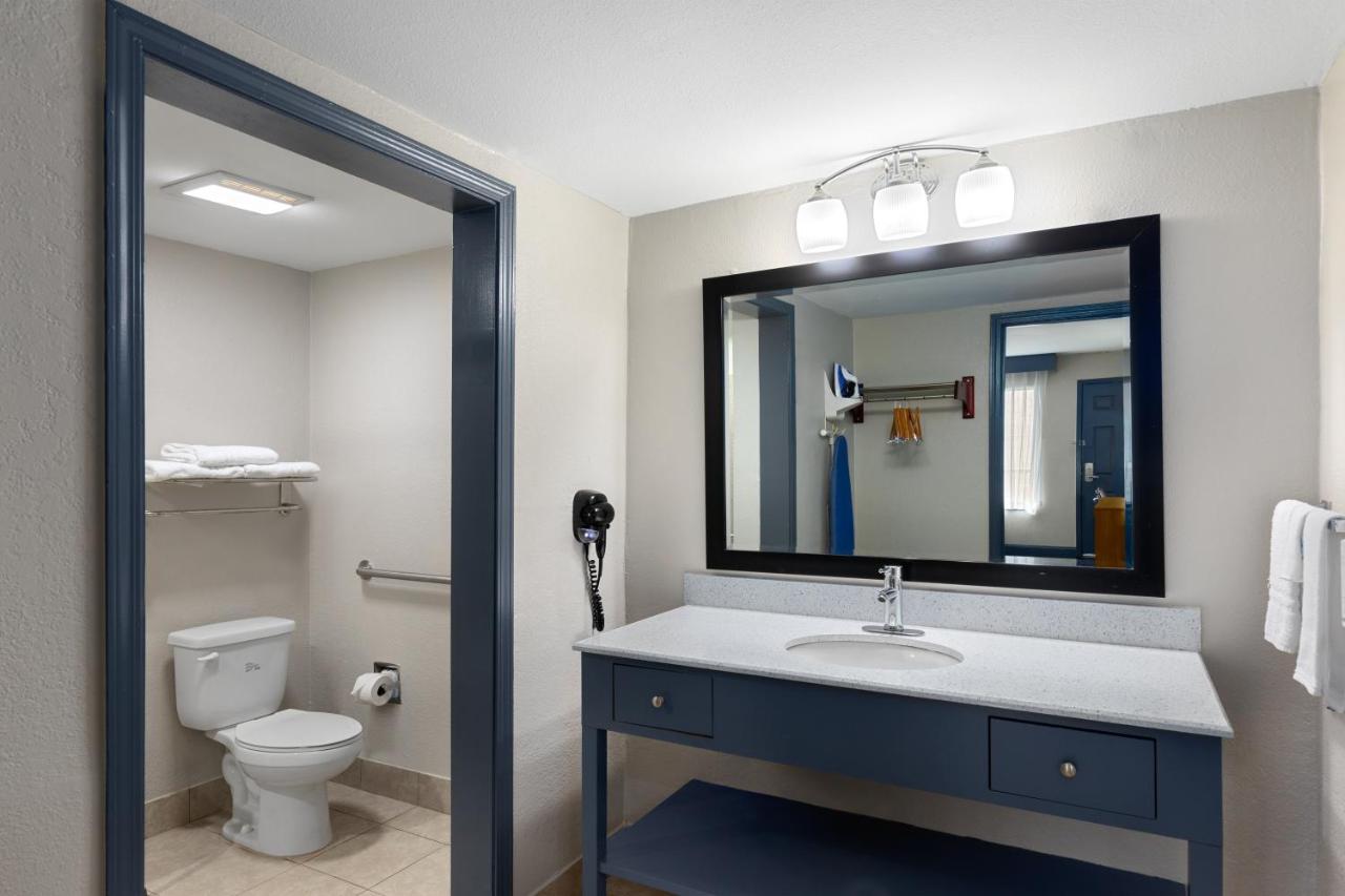 | Days Inn by Wyndham Carlisle