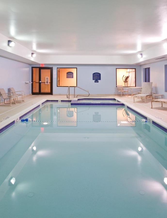 | Holiday Inn Express Hotel & Suites Cleveland-Richfield, an IHG Hotel