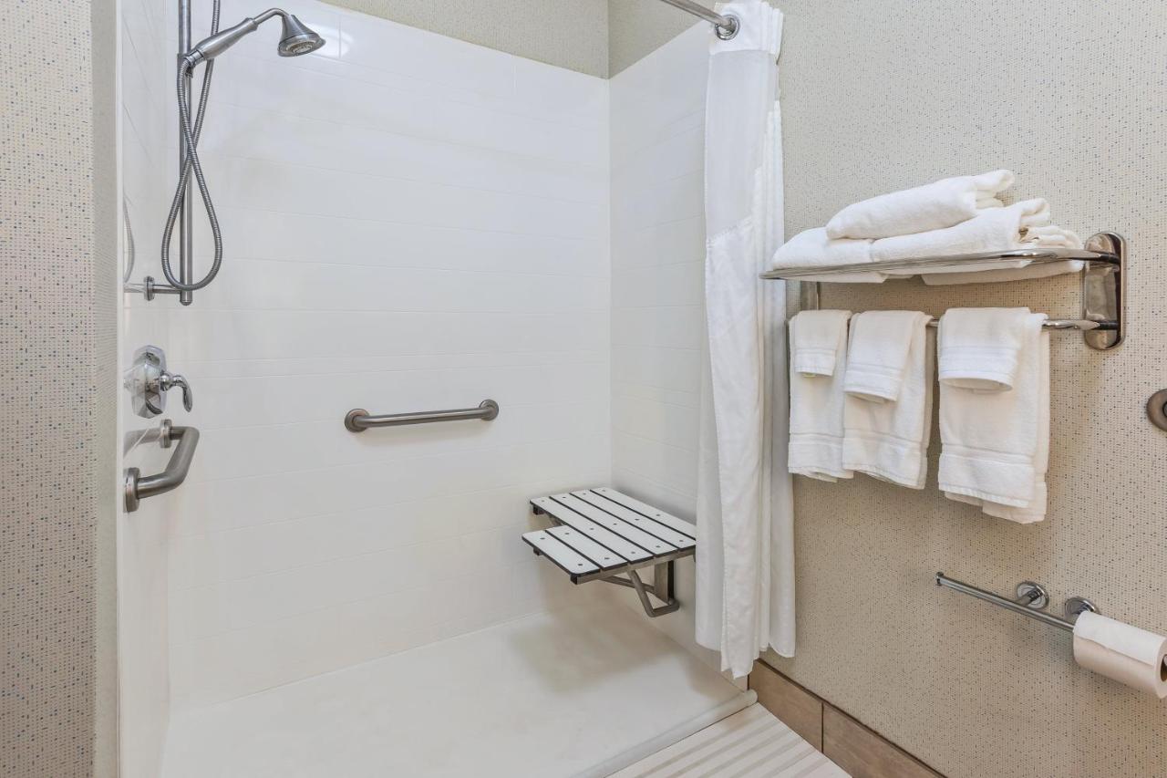 | Holiday Inn Express Hotel & Suites Cleveland-Richfield, an IHG Hotel