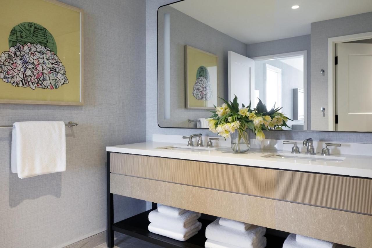 Studio with King Suite at Kimpton The Forum Hotel by IHG