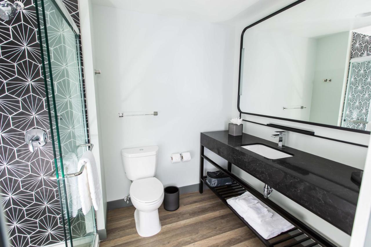 Queen Suite at voco The Darwin - Atlanta Midtown by IHG