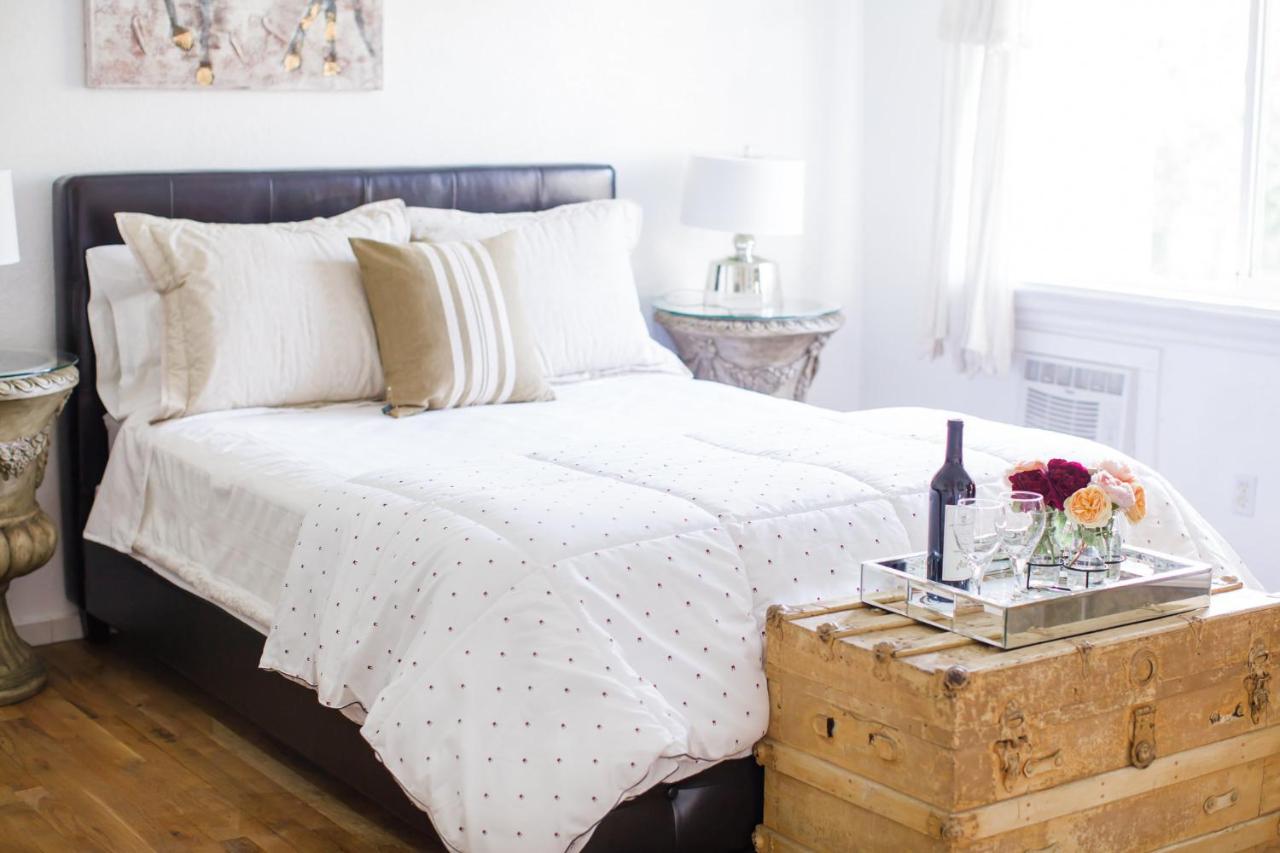 | Napa Farmhouse Inn