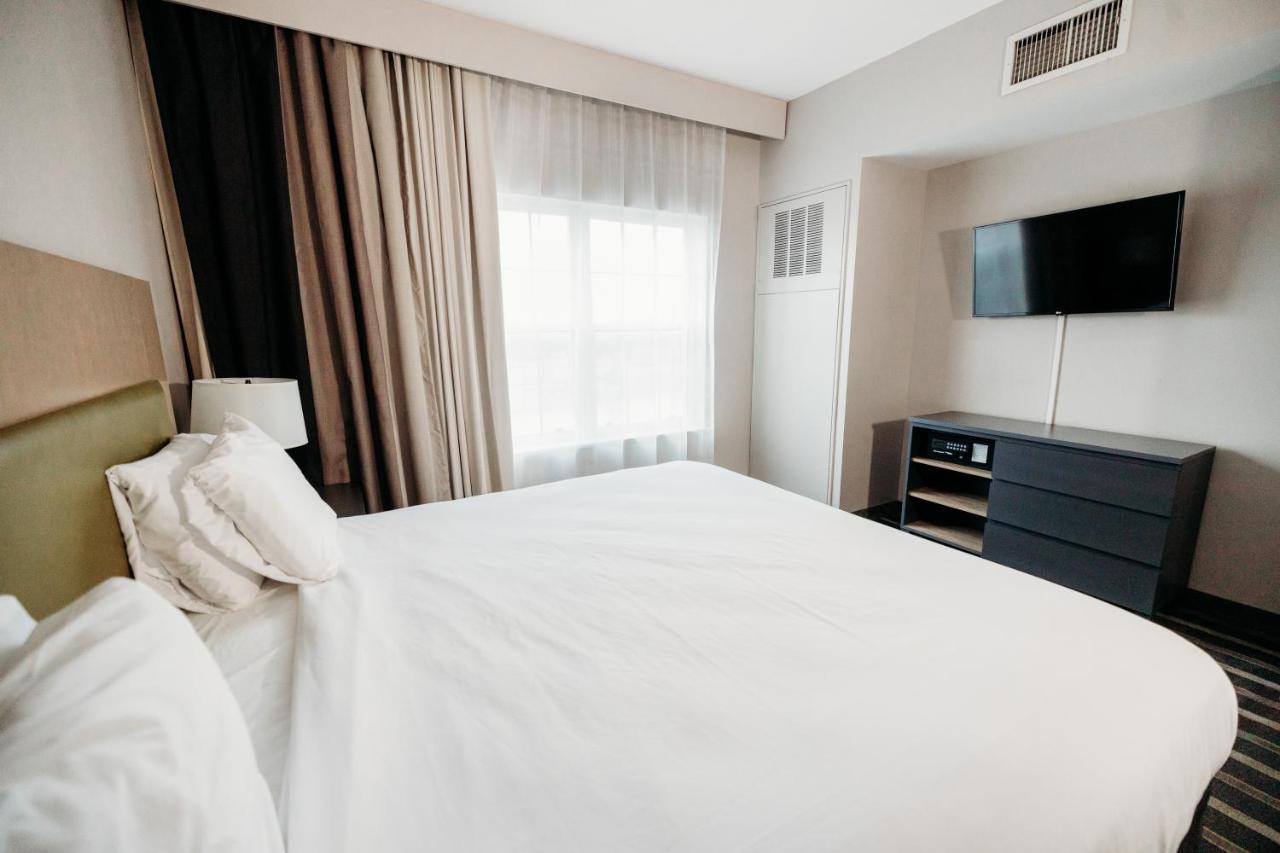 One-Bedroom King Suite with Sofa Bed - Non-Smoking at Parkview Inn & Suites Lancaster