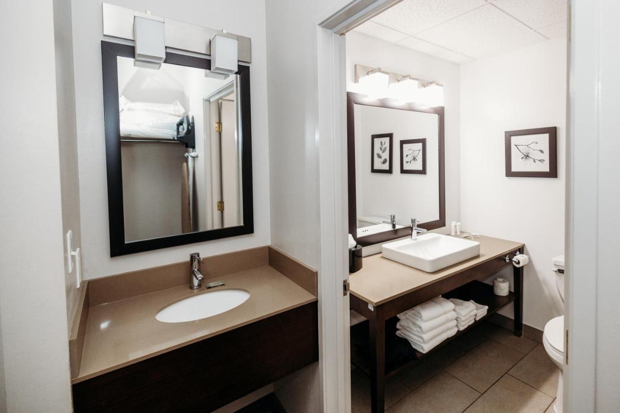 Queen Room with Two Queen Beds at Parkview Inn & Suites Lancaster