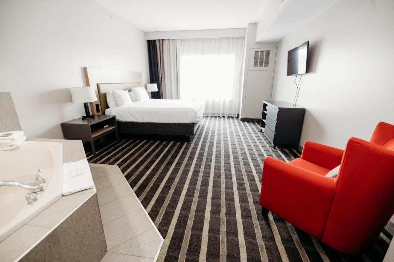 King Suite with Whirlpool at Parkview Inn & Suites Lancaster