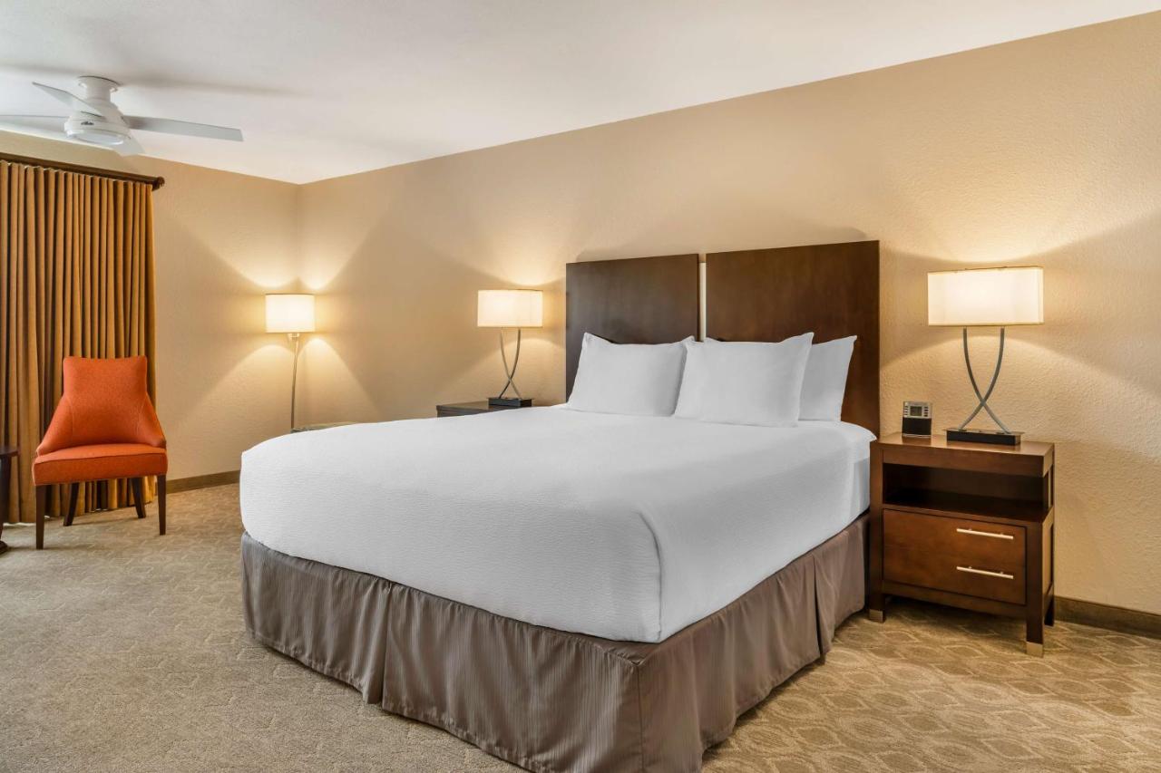 King Room with Bath Tub - Mobility Accessible/Non-Smoking at Best Western Plus Monterey Inn