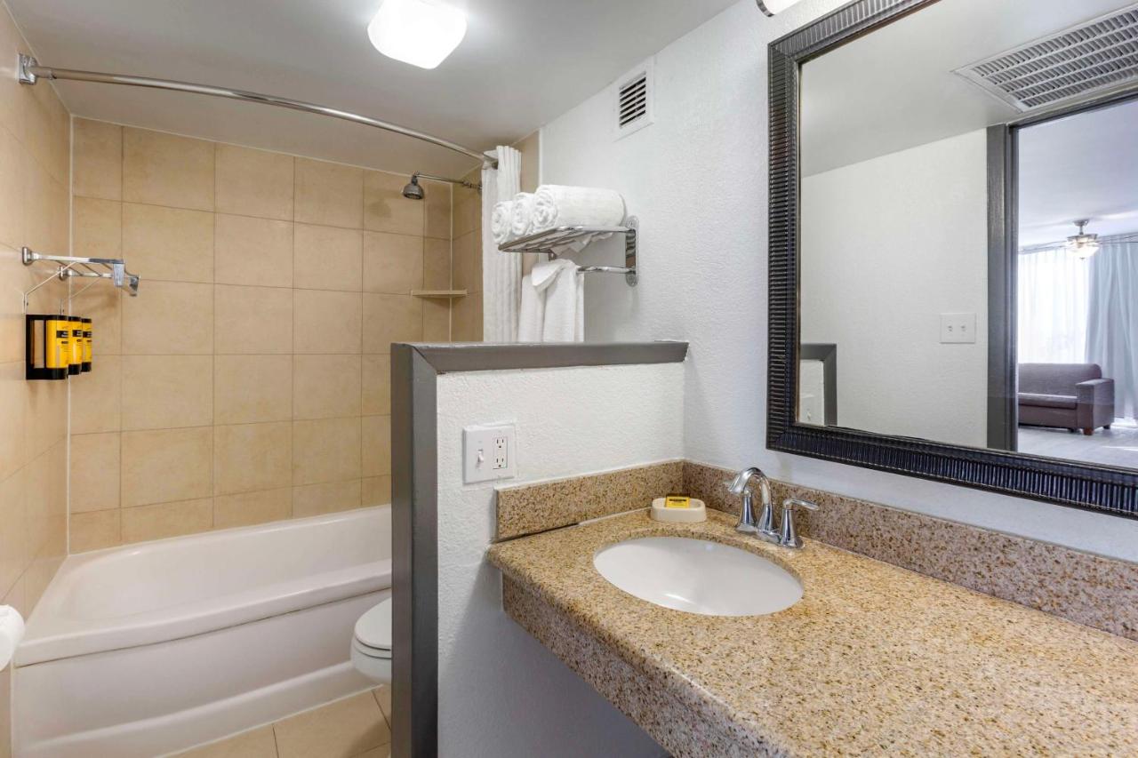 King Room - Club Level - Non smoking at Best Western Plus El Paso Airport Hotel & Conference Center
