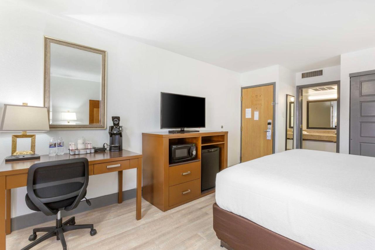 King Room - Disability Access - Non Smoking at Best Western Plus El Paso Airport Hotel & Conference Center