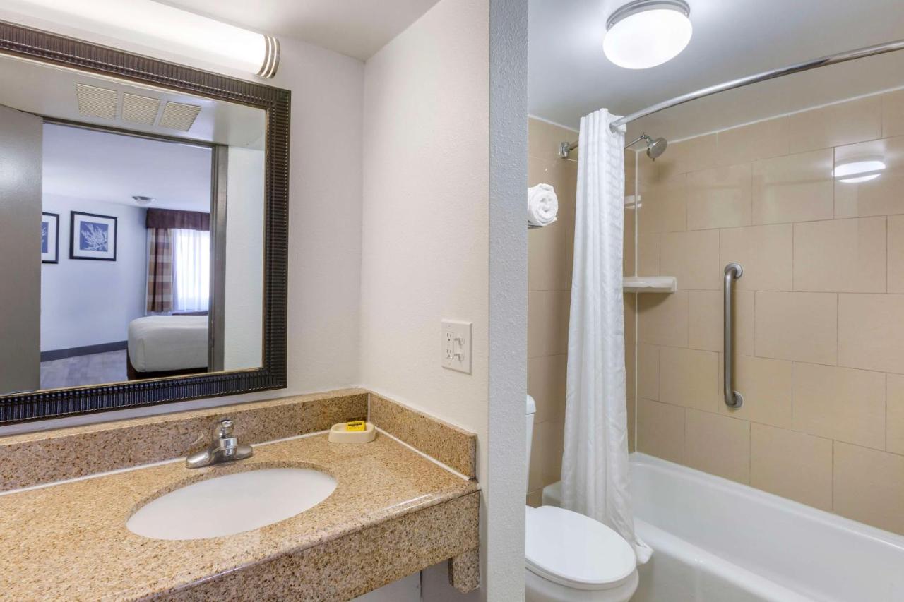 King Room - Disability Access - Non Smoking at Best Western Plus El Paso Airport Hotel & Conference Center