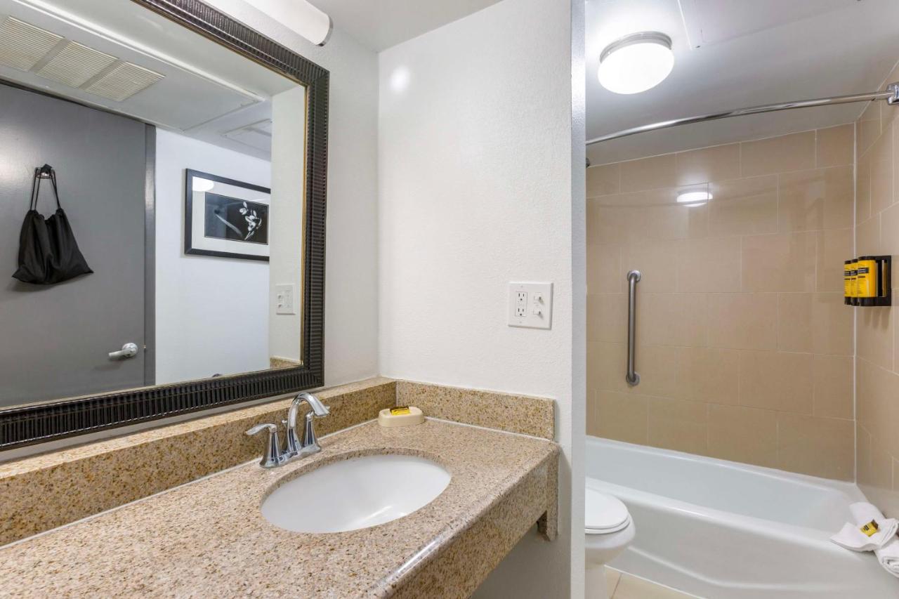 Deluxe King Room - Club Level - Non smoking at Best Western Plus El Paso Airport Hotel & Conference Center