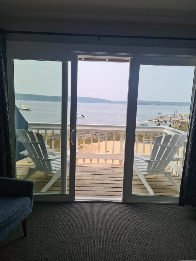 | Smuggler's Cove Inn