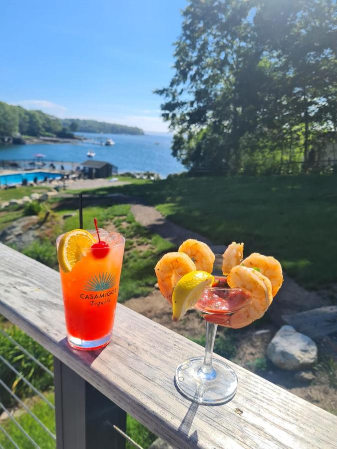 | Smuggler's Cove Inn