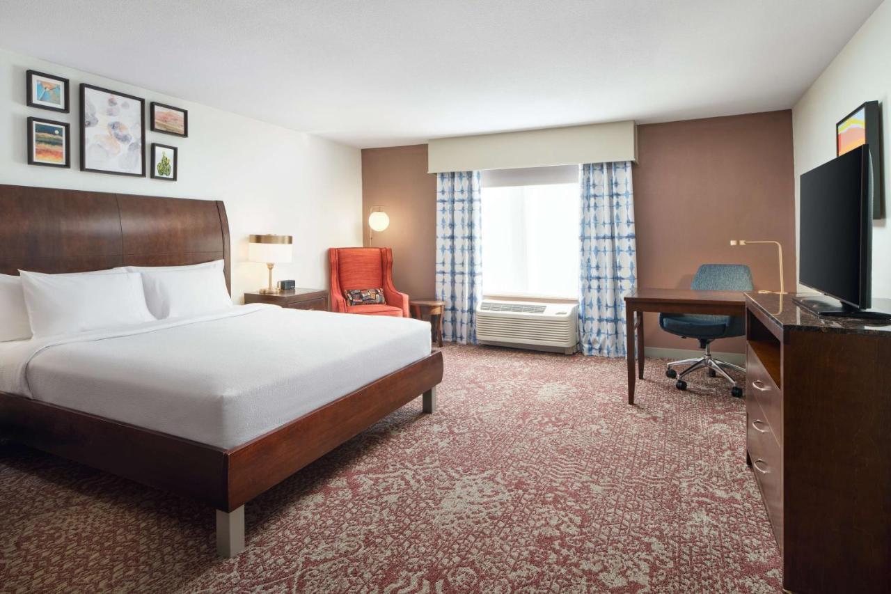 King Room with Roll-In Shower - Disability Access at Hilton Garden Inn El Paso Airport