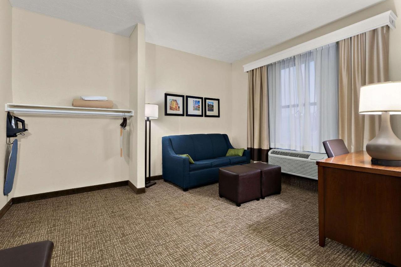 King Suite - Disability Access/Non-Smoking at Comfort Suites Nashville near Percy Priest Lake