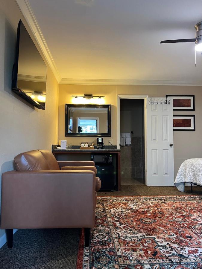 | The Mount Vernon Inn