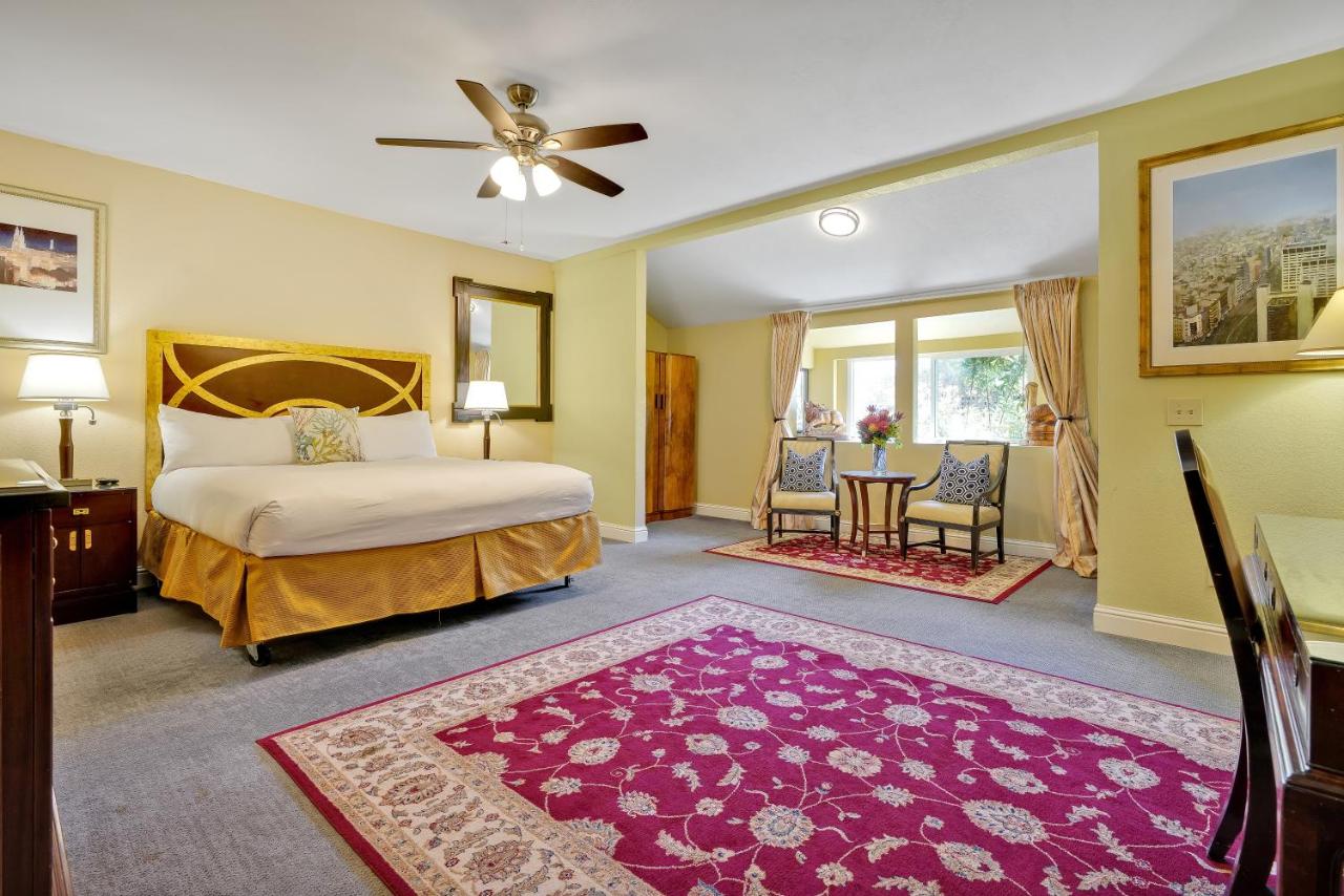 | Bodega Bay Inn