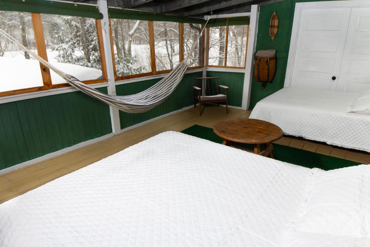 | Trails End Inn
