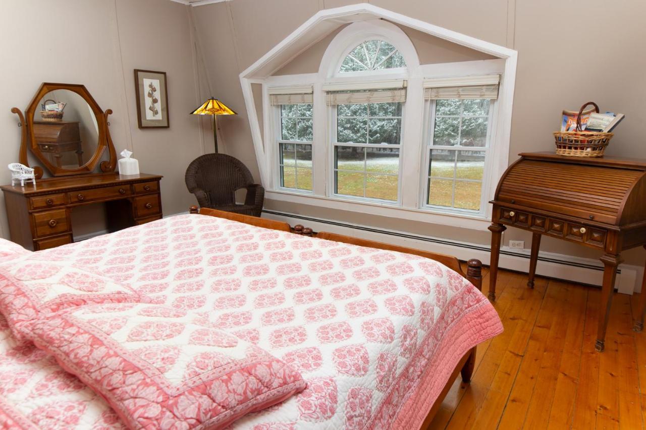 | Trails End Inn