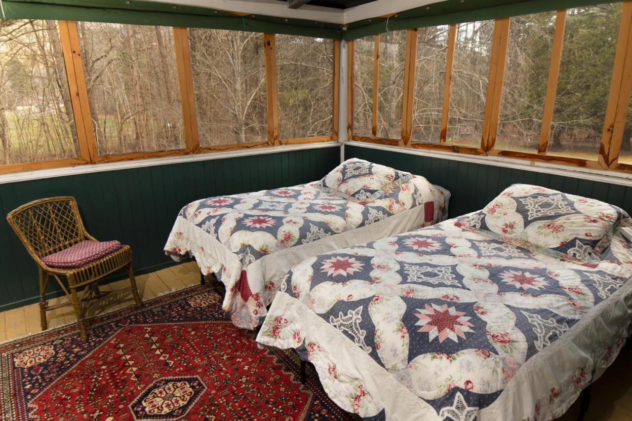| Trails End Inn