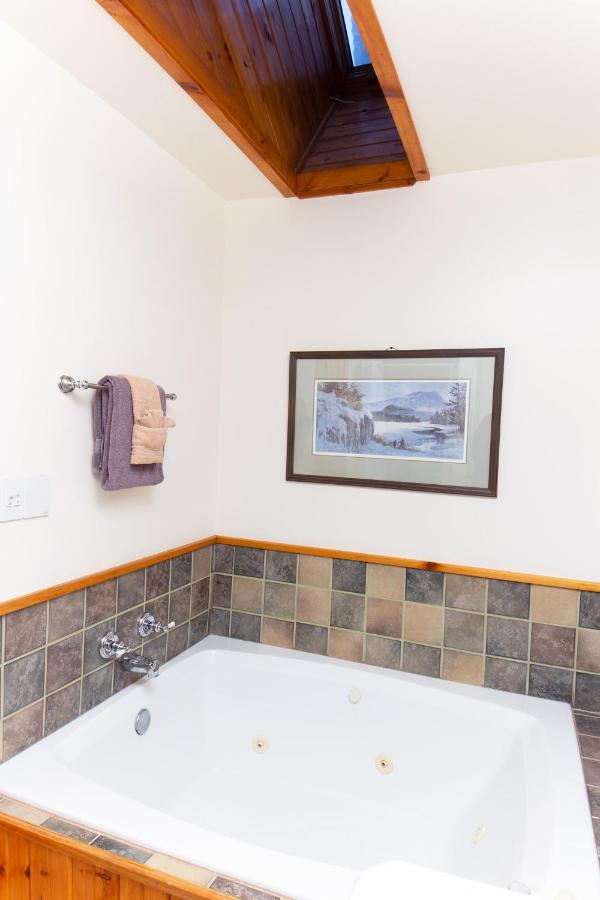 | Trails End Inn
