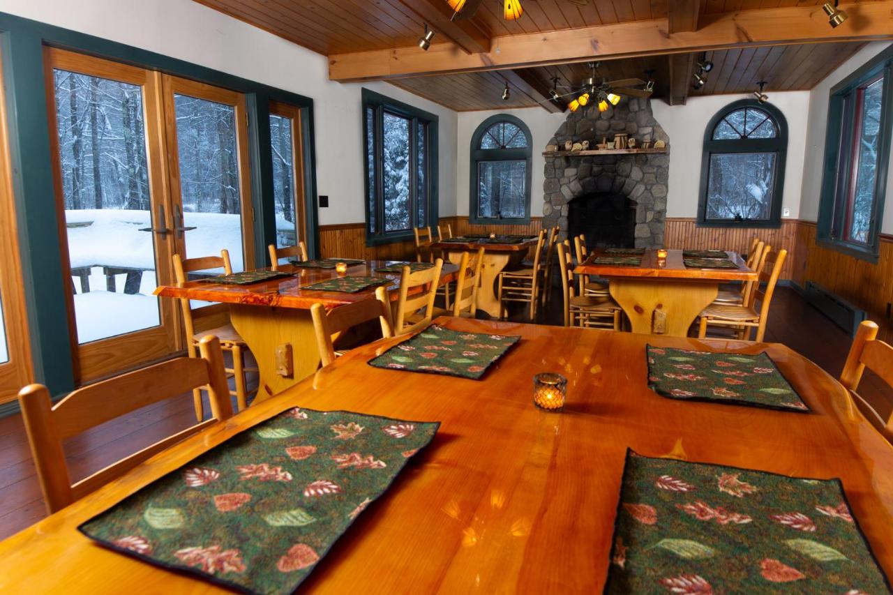 | Trails End Inn