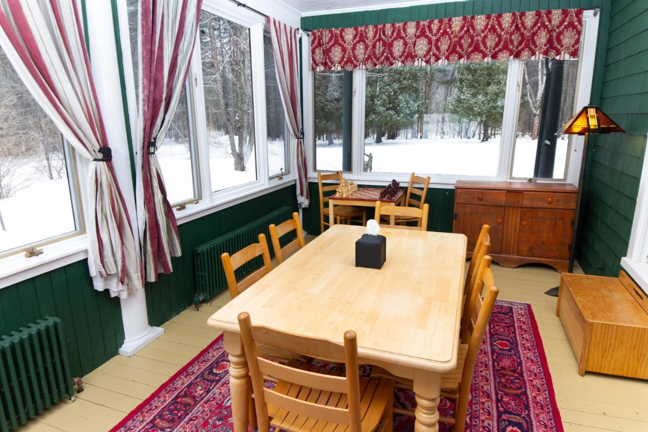 | Trails End Inn