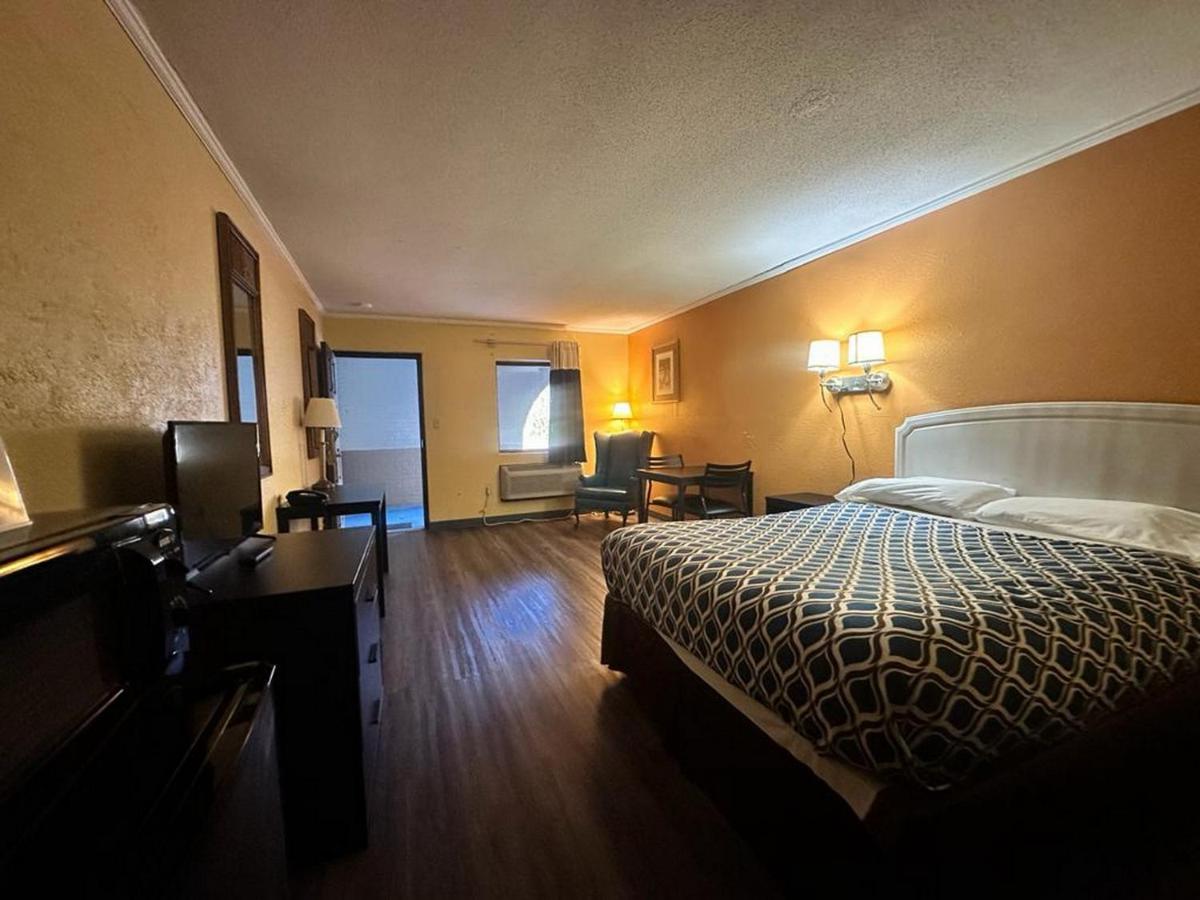 | Loyalty Inn Rockingham