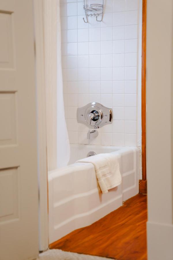  | Greenbriar Inn