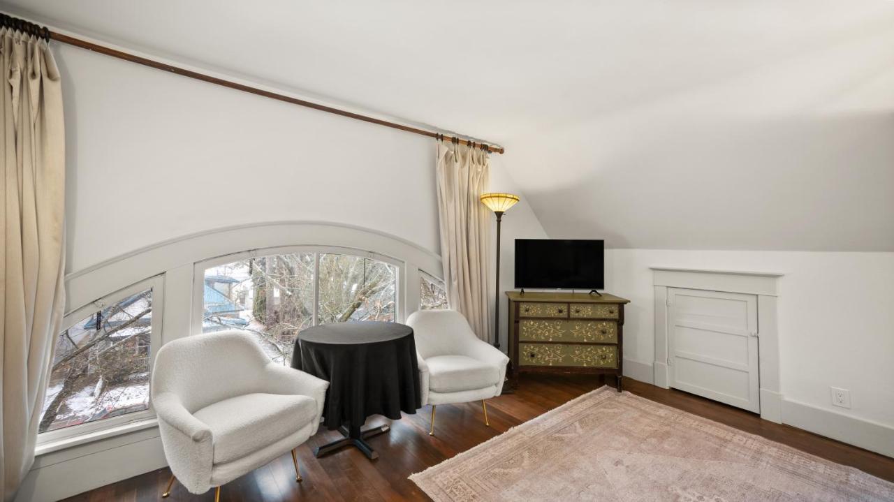  | Greenbriar Inn