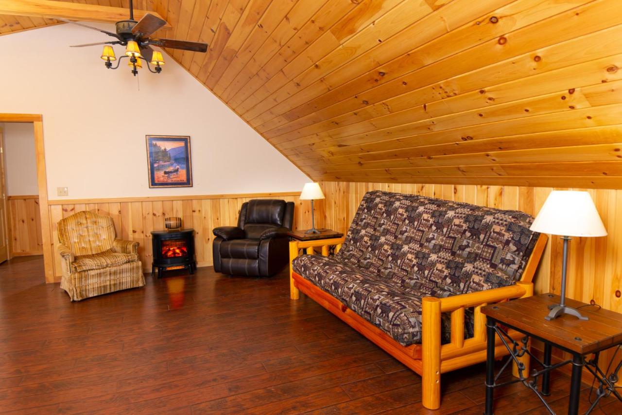 | Trails End Inn