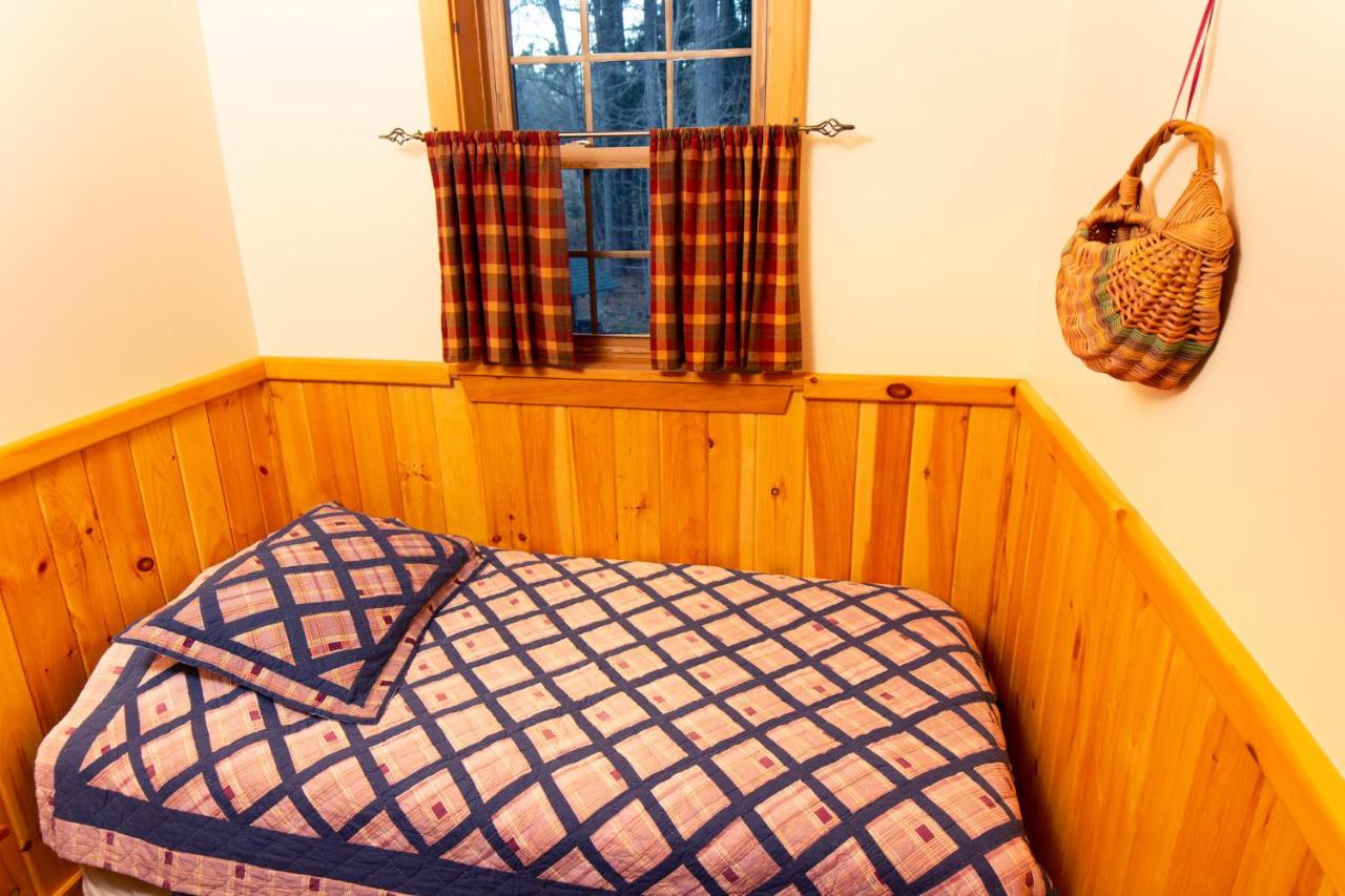 | Trails End Inn