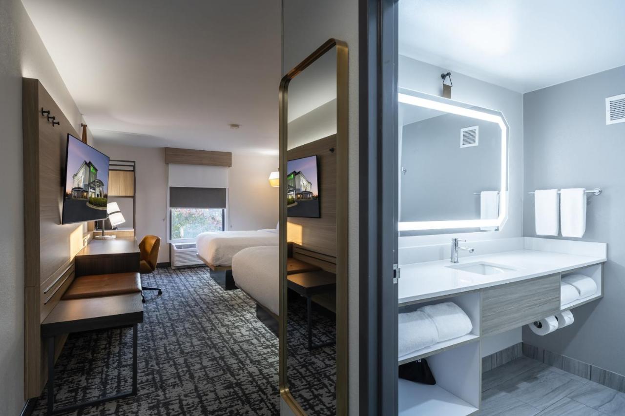 Queen Room with Two Queen Beds - Non-Smoking at Holiday Inn Anderson by IHG