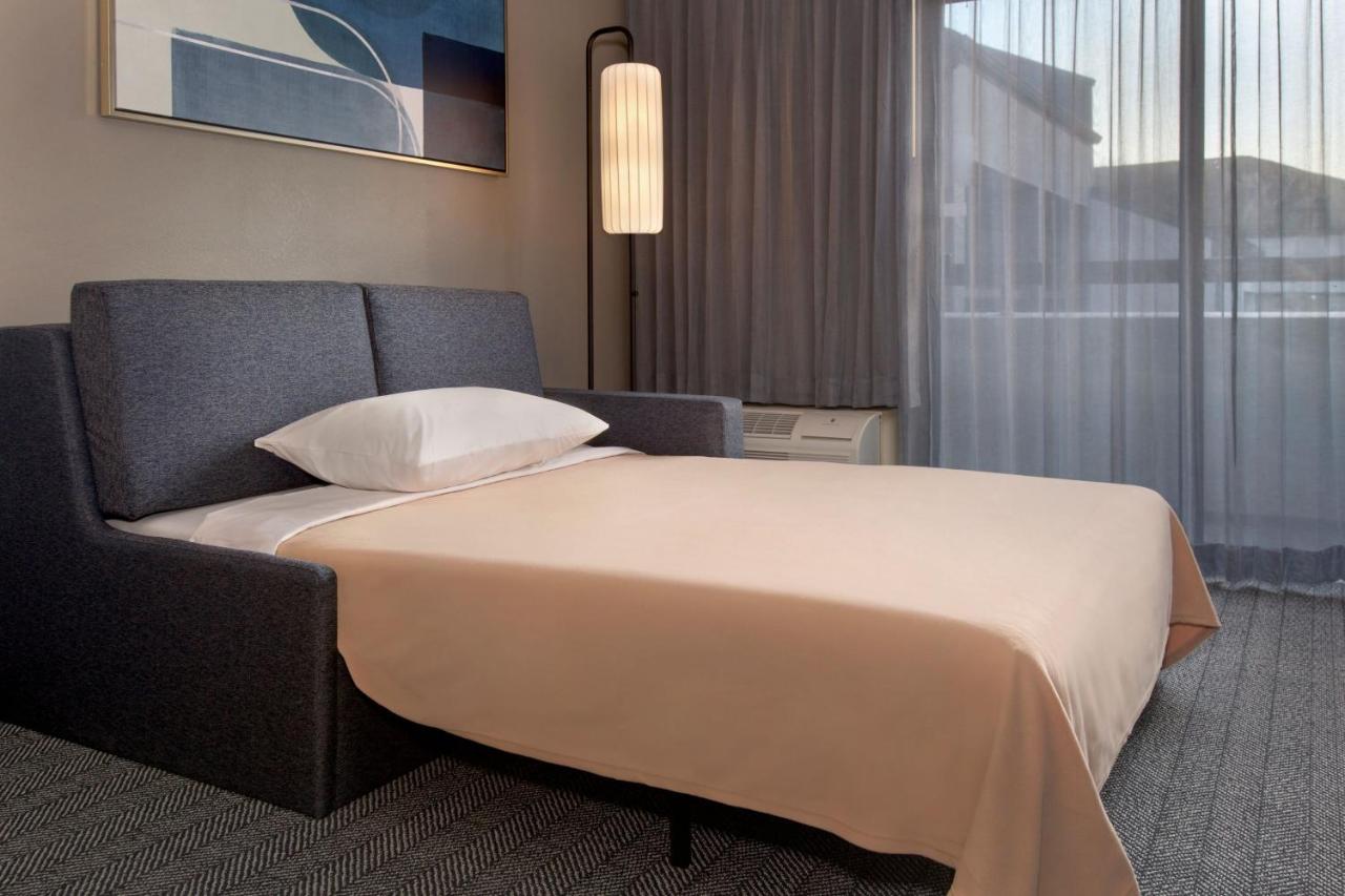 King Room with Sofa Bed at Courtyard by Marriott Tarrytown Westchester County
