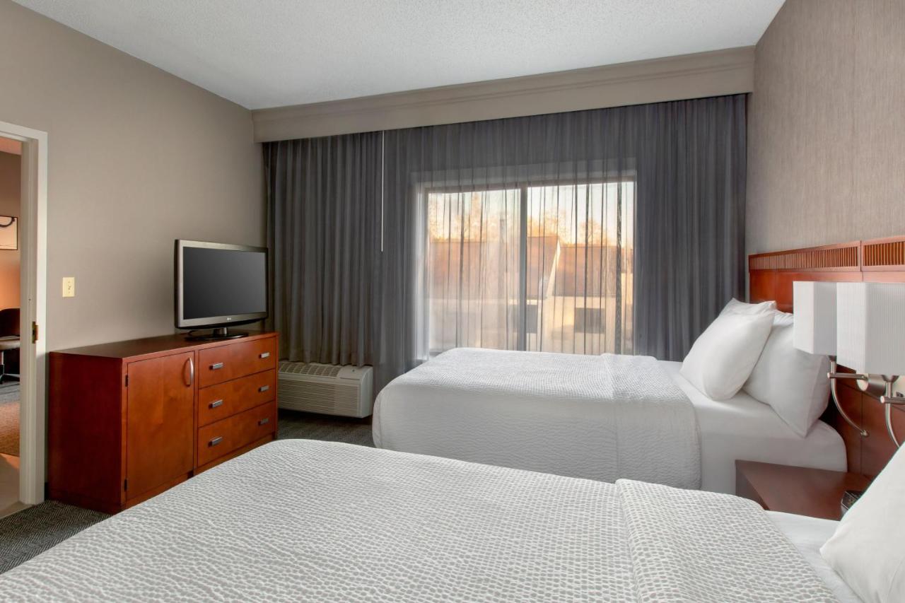 One-Bedroom Double Suite with Sofa Bed at Courtyard by Marriott Tarrytown Westchester County