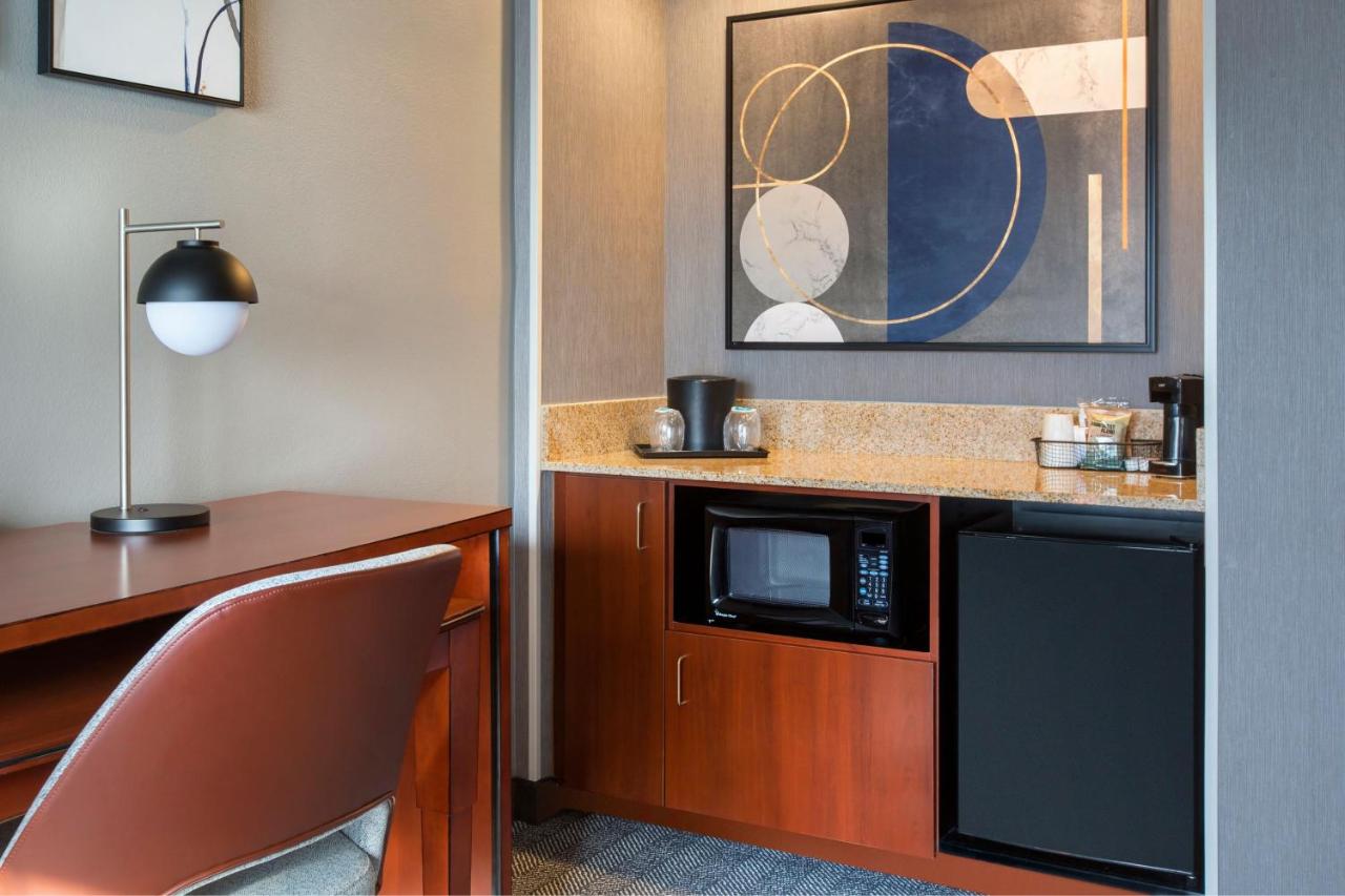 One-Bedroom King Suite with Sofa Bed at Courtyard by Marriott Tarrytown Westchester County