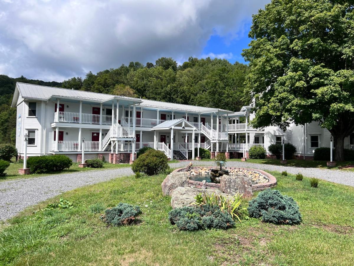 | Mountain Quest Inn