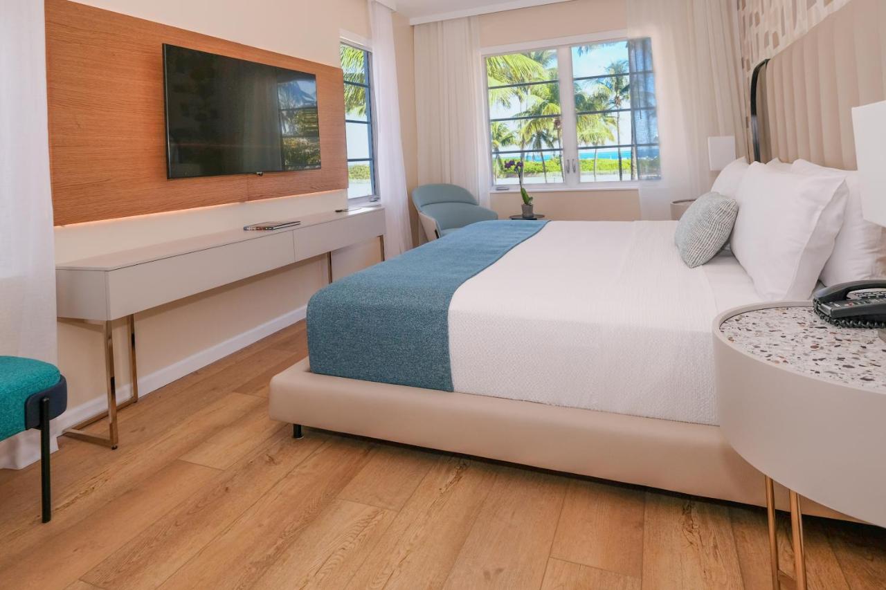 Ocean Front King Room at Avalon Hotel