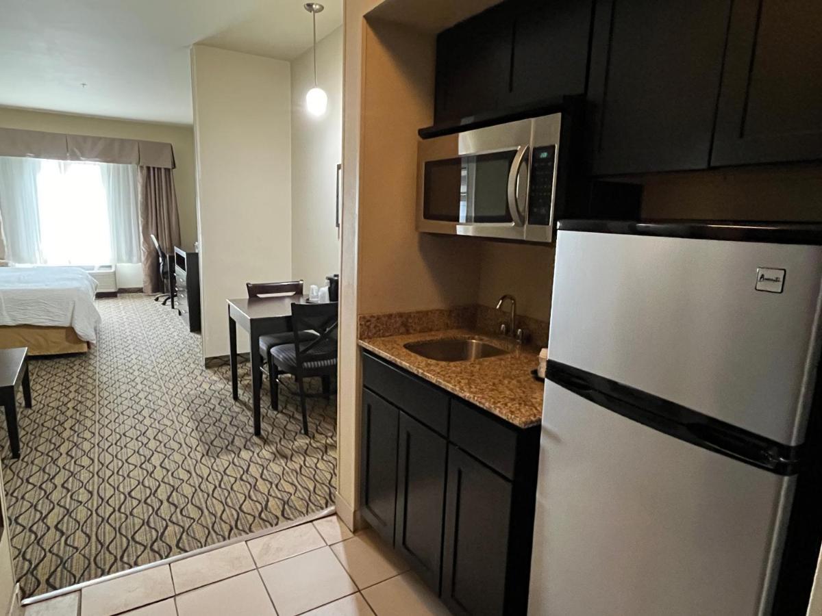 King Suite at Holiday Inn Express Hotel & Suites Deming Mimbres Valley by IHG